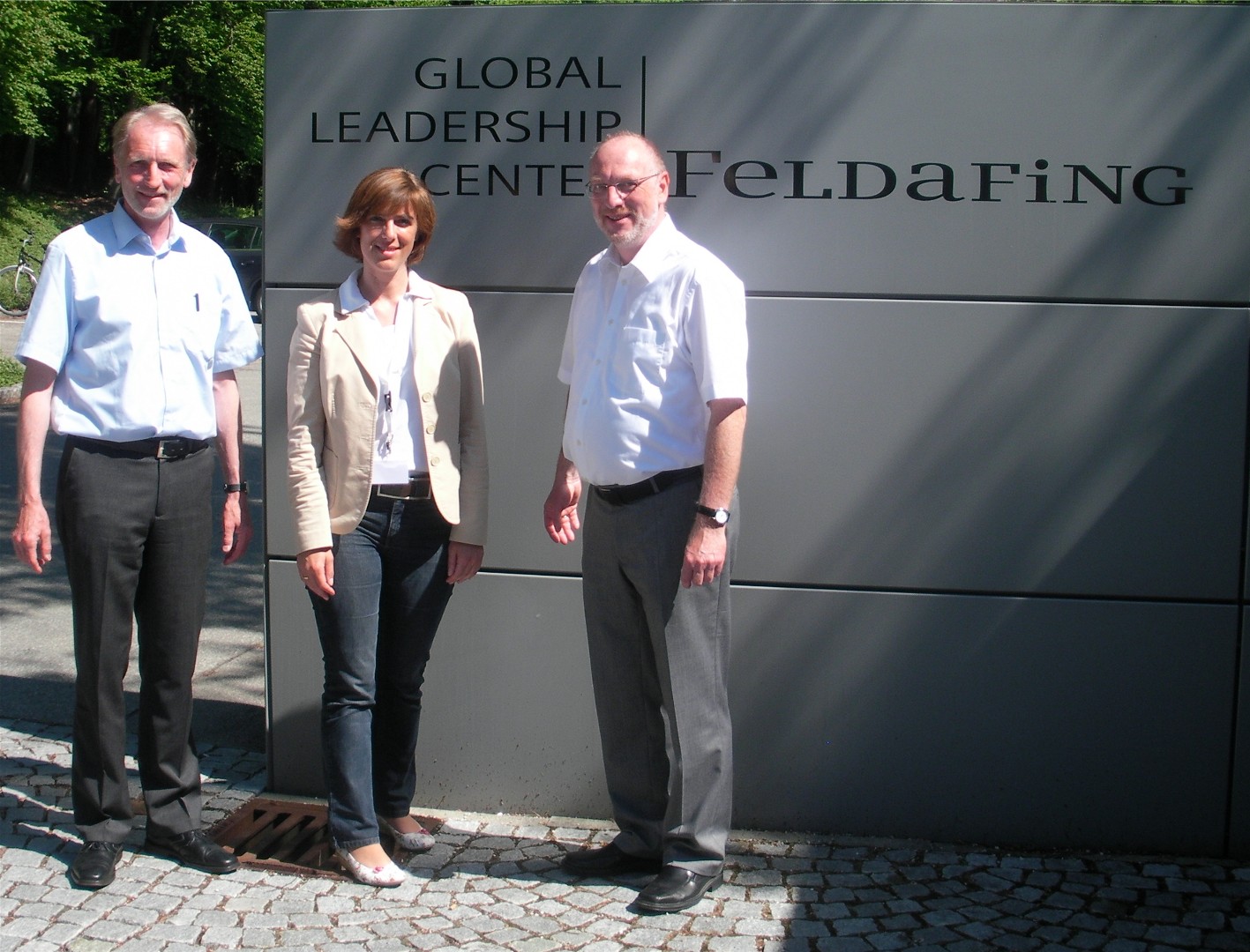 Frau Benecke von der Siemens AG mit OStD Fuchs und StD Klement