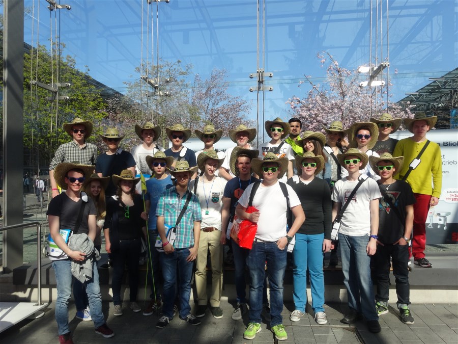 Die EGF-Truppe mit Hüten